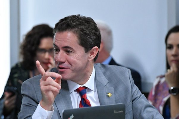 Relator do projeto, senador Veneziano Vital do Rego preocupou-se em impedir a possibilidade de ampliação do rol de agentes públicos aptos a classificar informações como secretas e ultrassecretas