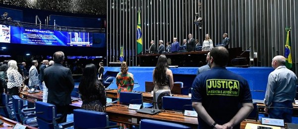 Dia nacional dos agentes, comemorado em 20 de maio, foi lembrado na sessão, presidida pelo senador Izalci Lucas